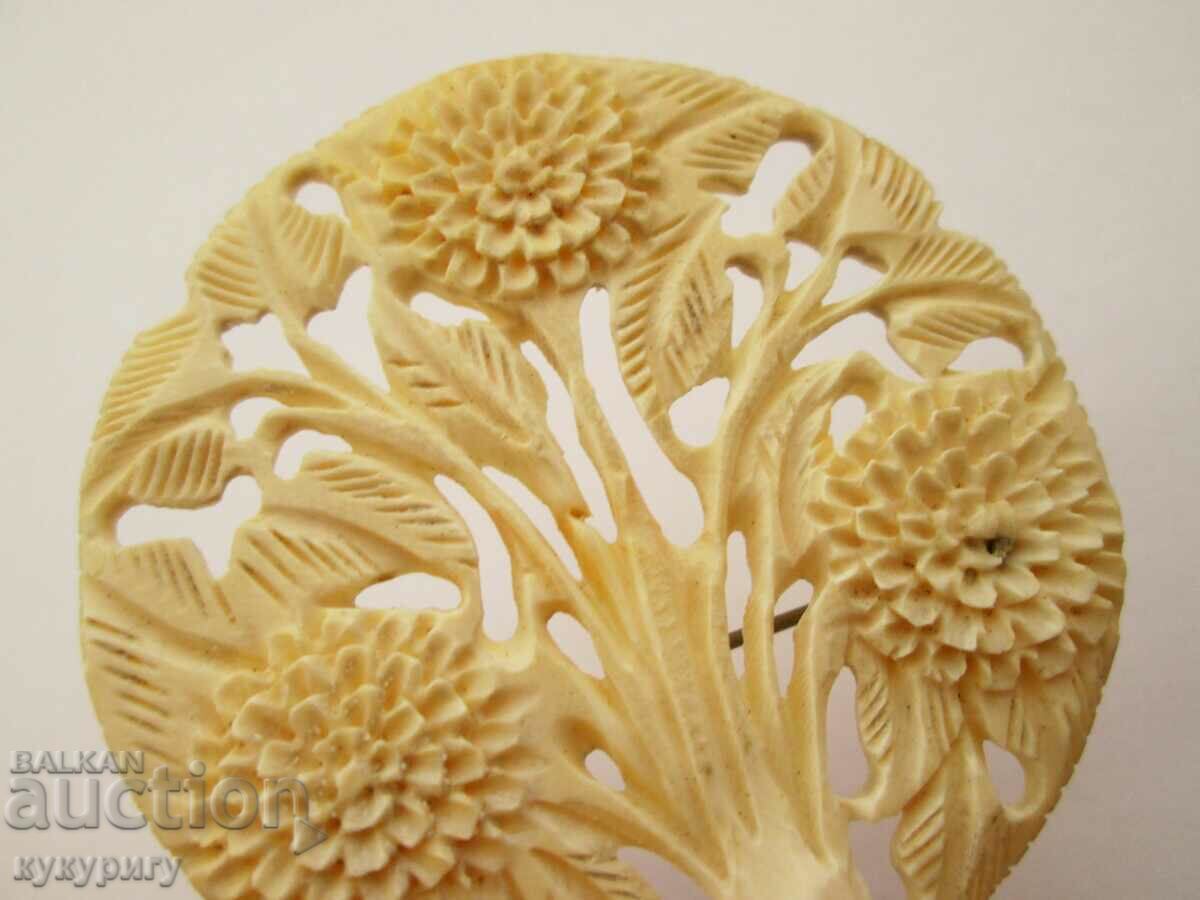Auction Old floral women's bone brooch handmade Auction Old floral women's bone brooch handmade