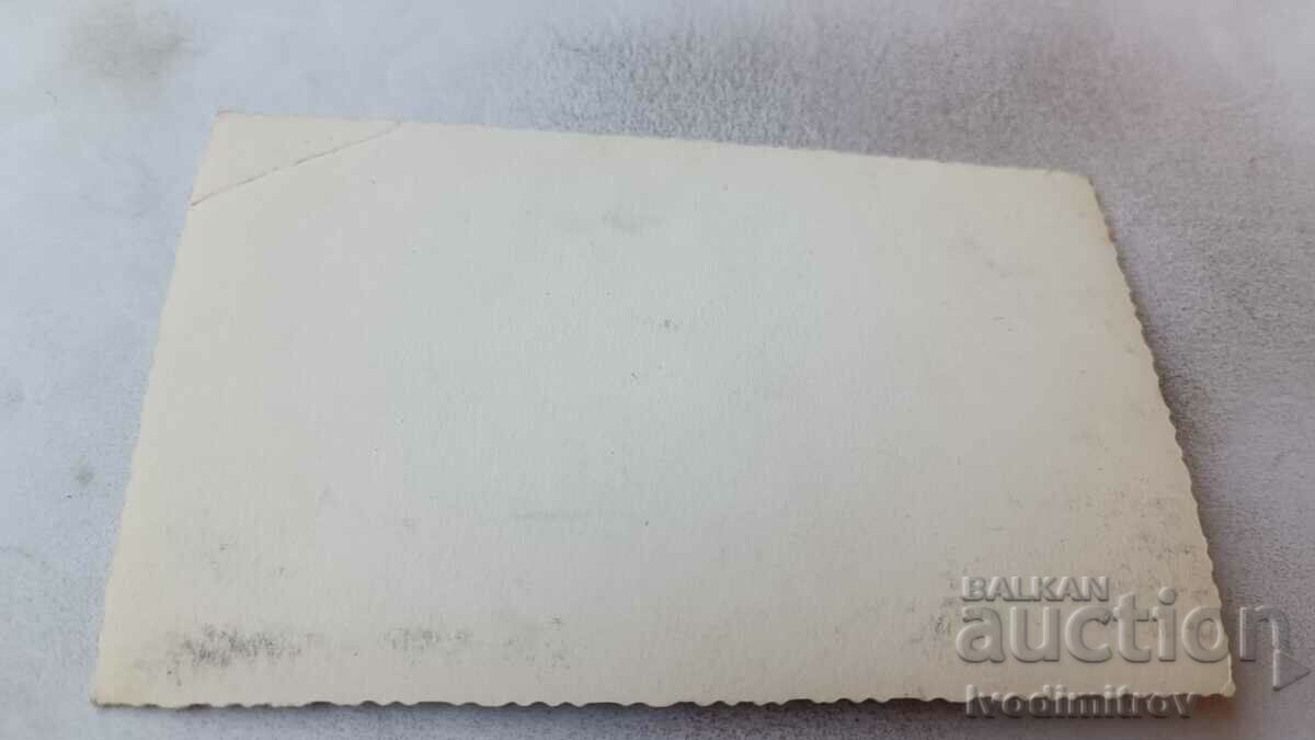 Снимка Момиче с панделка с цена 1.15 лв. | € 0.59 Снимка Момиче с панделка с цена 1.15 лв. | € 0.59