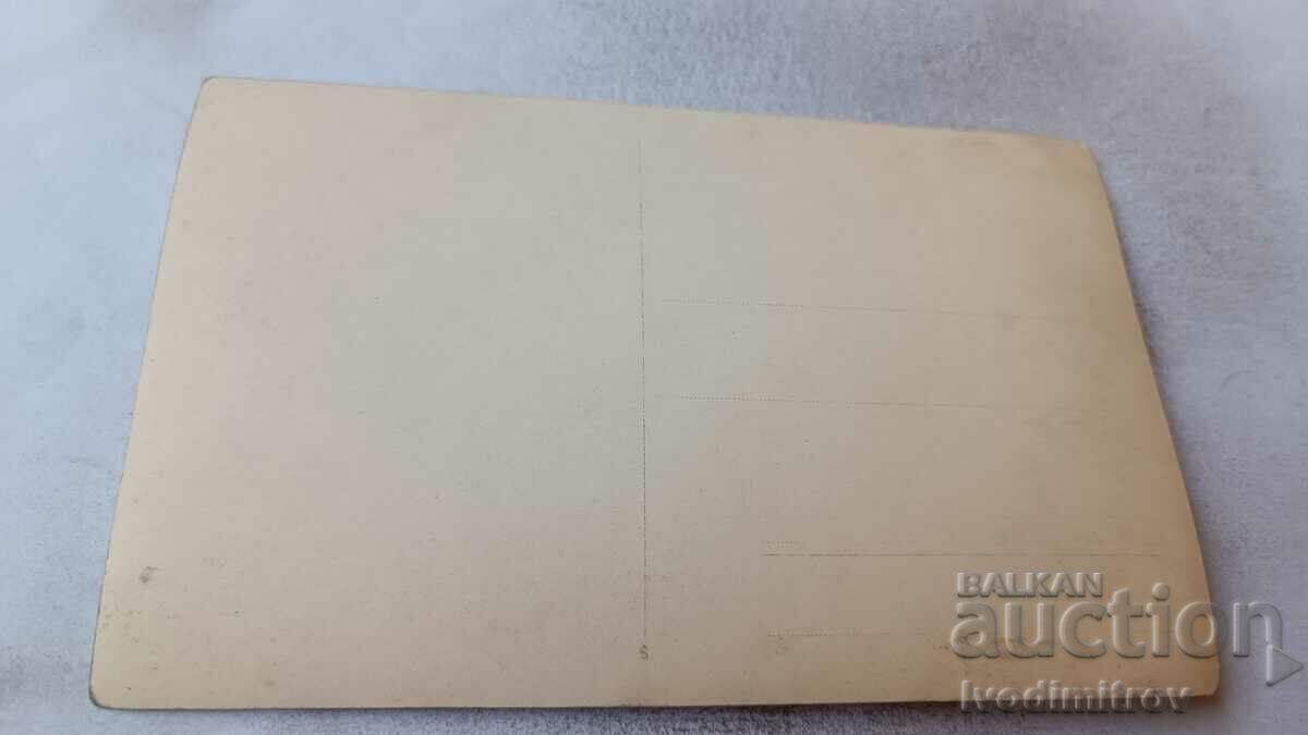 Снимка Две жени с цена € 0.59 | 1.15 лв. Снимка Две жени с цена € 0.59 | 1.15 лв.