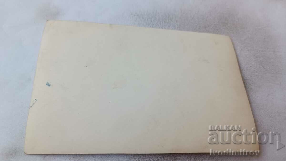 Φωτογραφία Άνδρες γυναίκες και παιδιά με τιμή 1.25 BGN | € 0.64 Φωτογραφία Άνδρες γυναίκες και παιδιά με τιμή 1.25 BGN | € 0.64