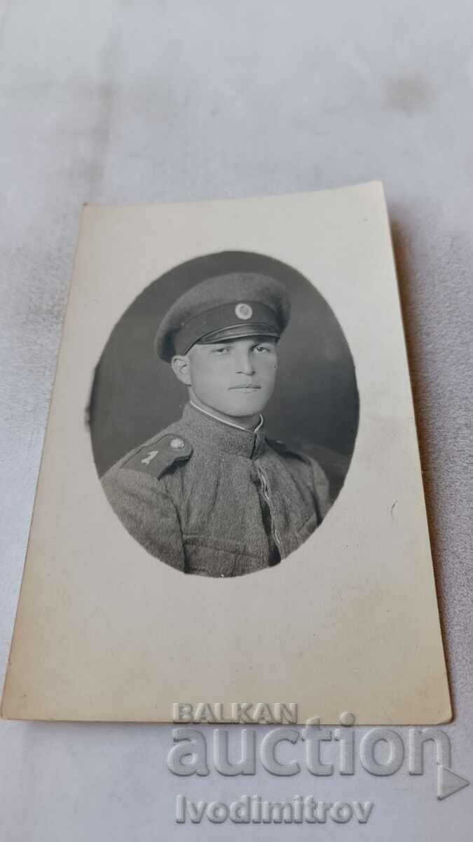 Photo A soldier from the First Infantry Regiment