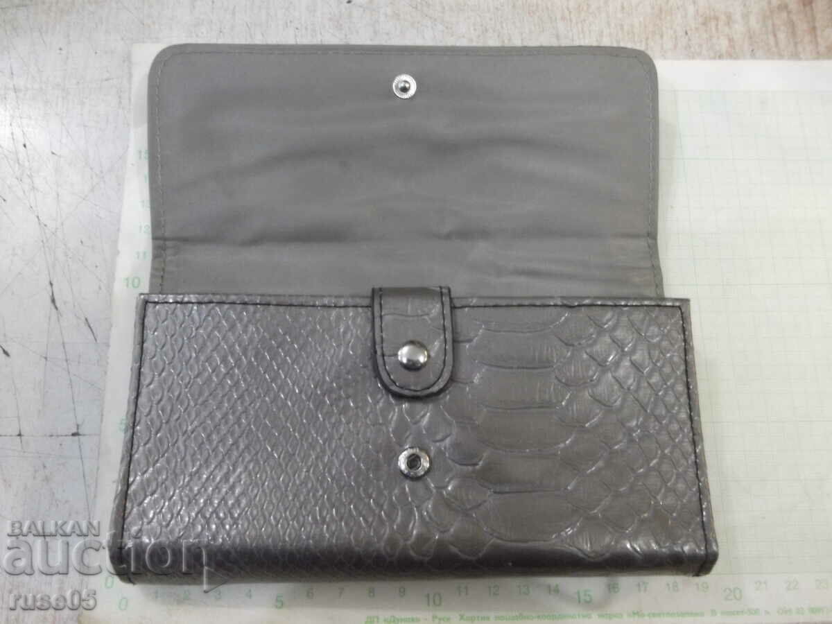 Auction Women's purse Auction Women's purse