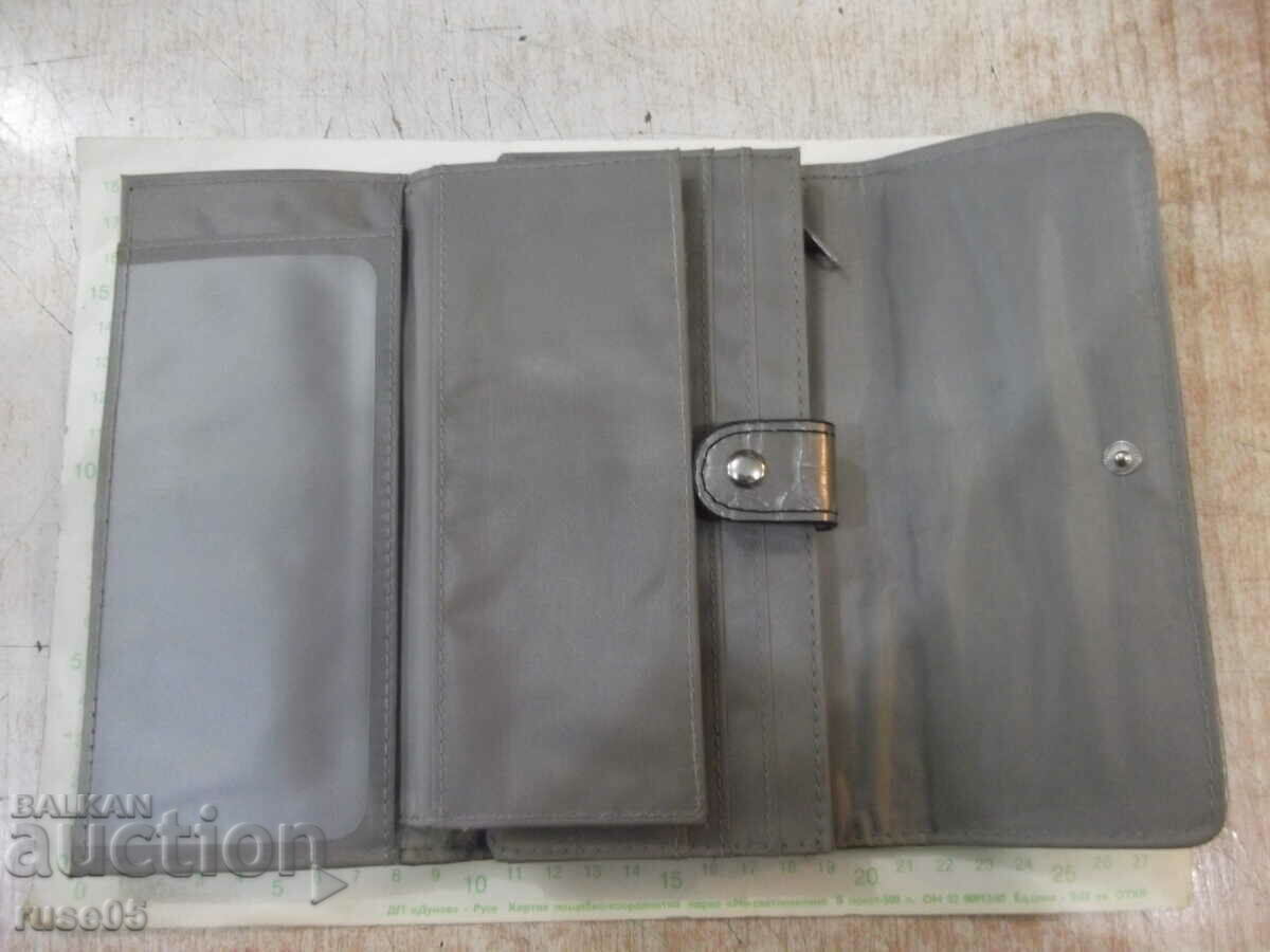 Delivery of Women's purse Delivery of Women's purse