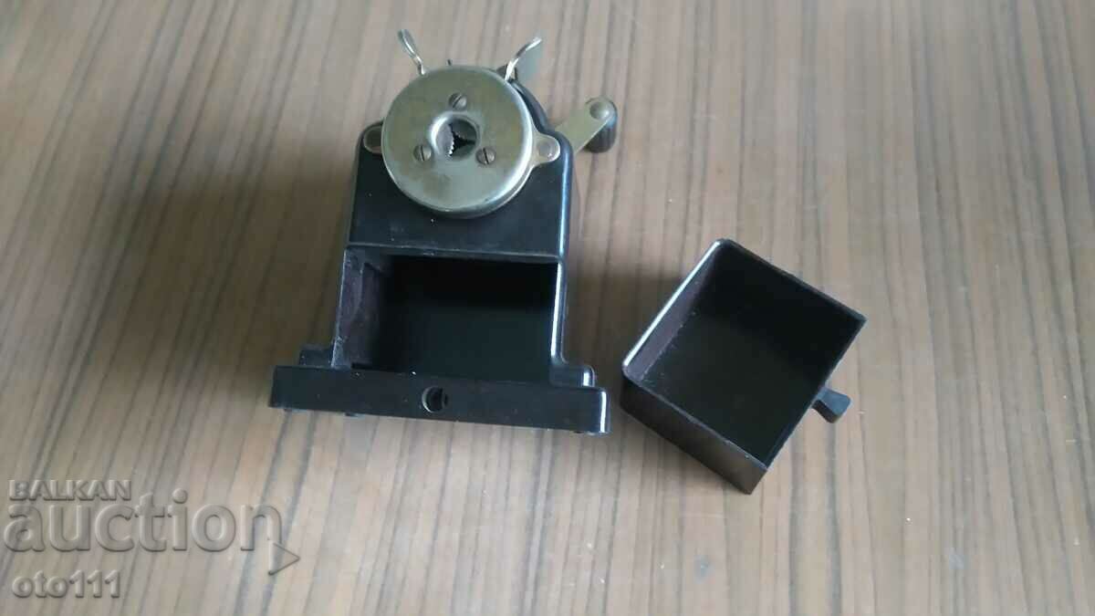 OLD BAKELITE PENCIL SHARPENER - FTE - WW2 - 5 OLD BAKELITE PENCIL SHARPENER - FTE - WW2 - 5