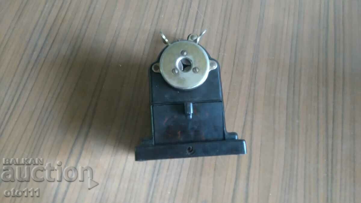 OLD BAKELITE PENCIL SHARPENER - FTE - WW2 - 6 OLD BAKELITE PENCIL SHARPENER - FTE - WW2 - 6