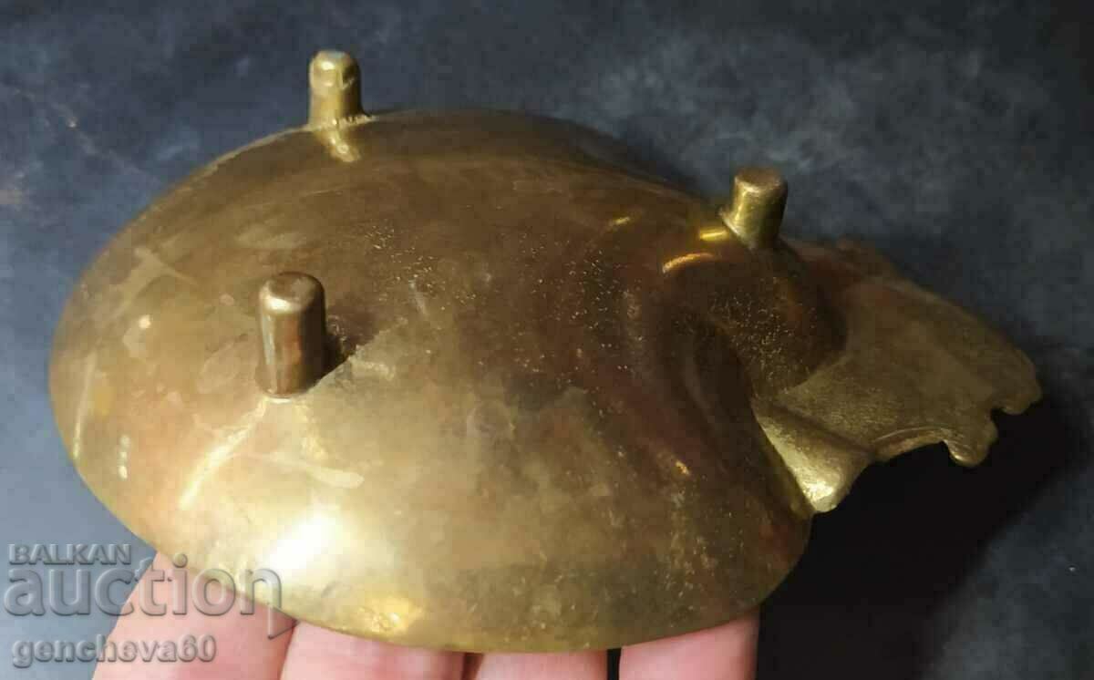 Vintage brass seashell ashtray with price 25.00 BGN | € 12.78 Vintage brass seashell ashtray with price 25.00 BGN | € 12.78