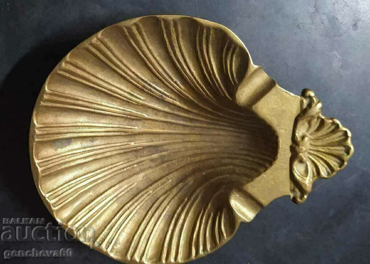 Auction Vintage brass seashell ashtray Auction Vintage brass seashell ashtray