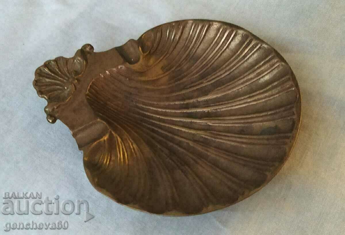 Delivery of Vintage brass seashell ashtray Delivery of Vintage brass seashell ashtray