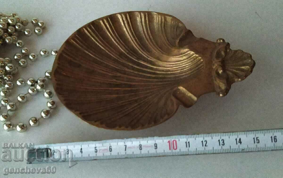 Vintage brass seashell ashtray - 6 Vintage brass seashell ashtray - 6
