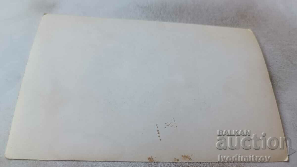 Φωτογραφία Άνδρες και παιδιά στην παραλία με τιμή 3.65 BGN | € 1.87 Φωτογραφία Άνδρες και παιδιά στην παραλία με τιμή 3.65 BGN | € 1.87