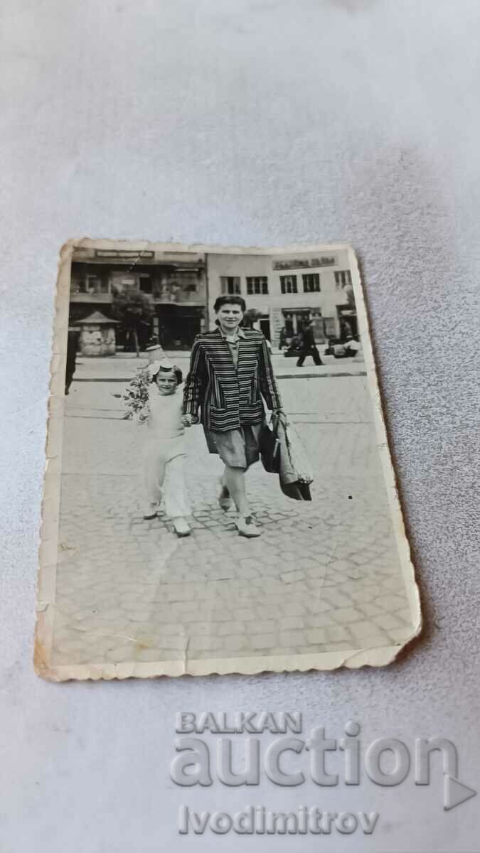 Photo Sofia A woman and a little boy on a walk 1947