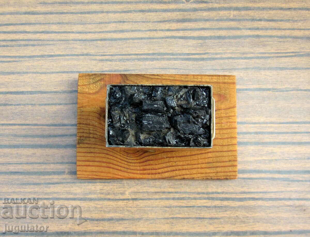 Delivery of old diorama miner's wagon miner's wagon with coal