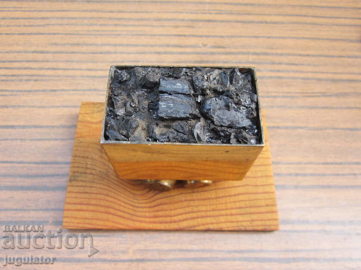 old diorama miner's wagon miner's wagon with coal - 5