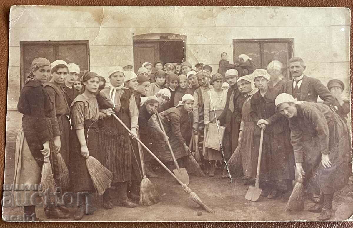 Auction Dupnitsa photographs Schoolgirls Auction Dupnitsa photographs Schoolgirls