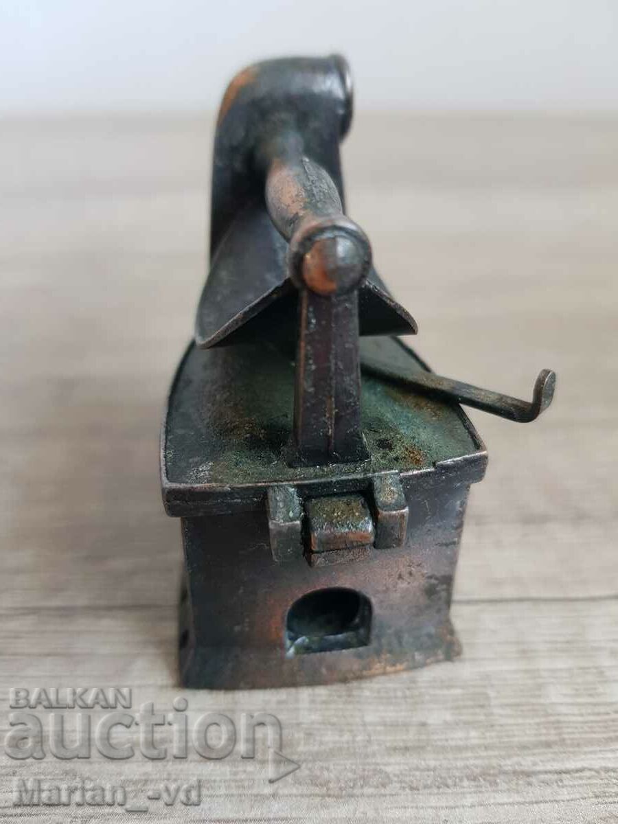 Licitație Colectionari ascutitoare din metal Licitație Colectionari ascutitoare din metal