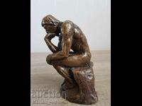 Figura veche din bronz „Gânditorul”