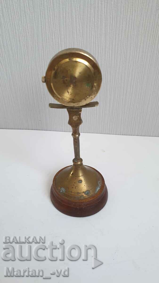 Auction Mechanical table clock in the shape of a city clock Auction Mechanical table clock in the shape of a city clock
