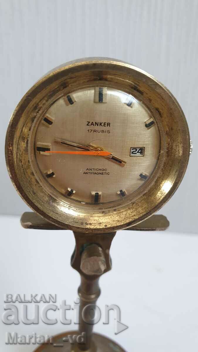 Delivery of Mechanical table clock in the shape of a city clock Delivery of Mechanical table clock in the shape of a city clock