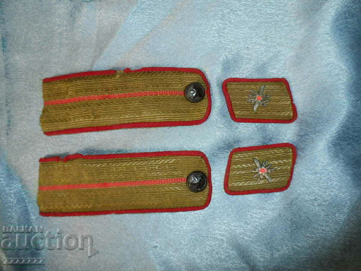 Epaulettes with grommets - 3 Epaulettes with grommets - 3