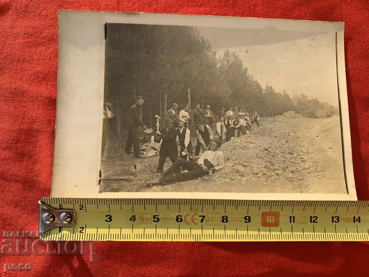 Delivery of Kyustendil 1921 Digging a ditch for the city water supply Delivery of Kyustendil 1921 Digging a ditch for the city water supply