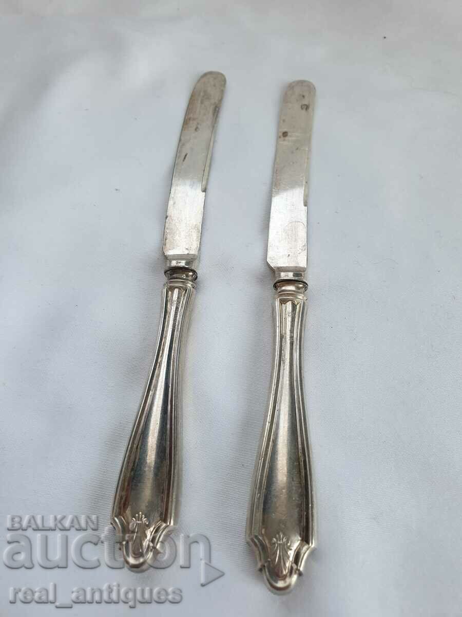 Два сребърни ножа