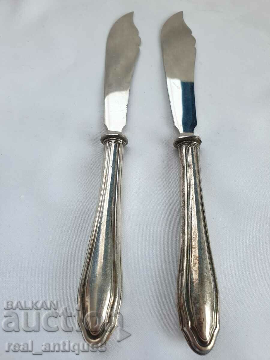 Două cuțite de argint