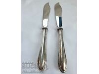 Două cuțite de argint