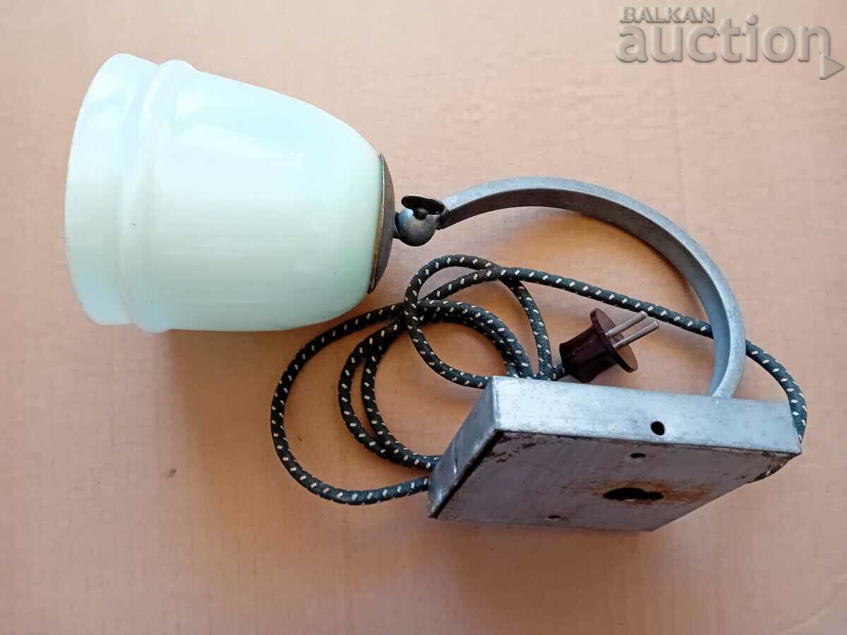 Delivery of retro wall lamp solid working 40s 50s Delivery of retro wall lamp solid working 40s 50s