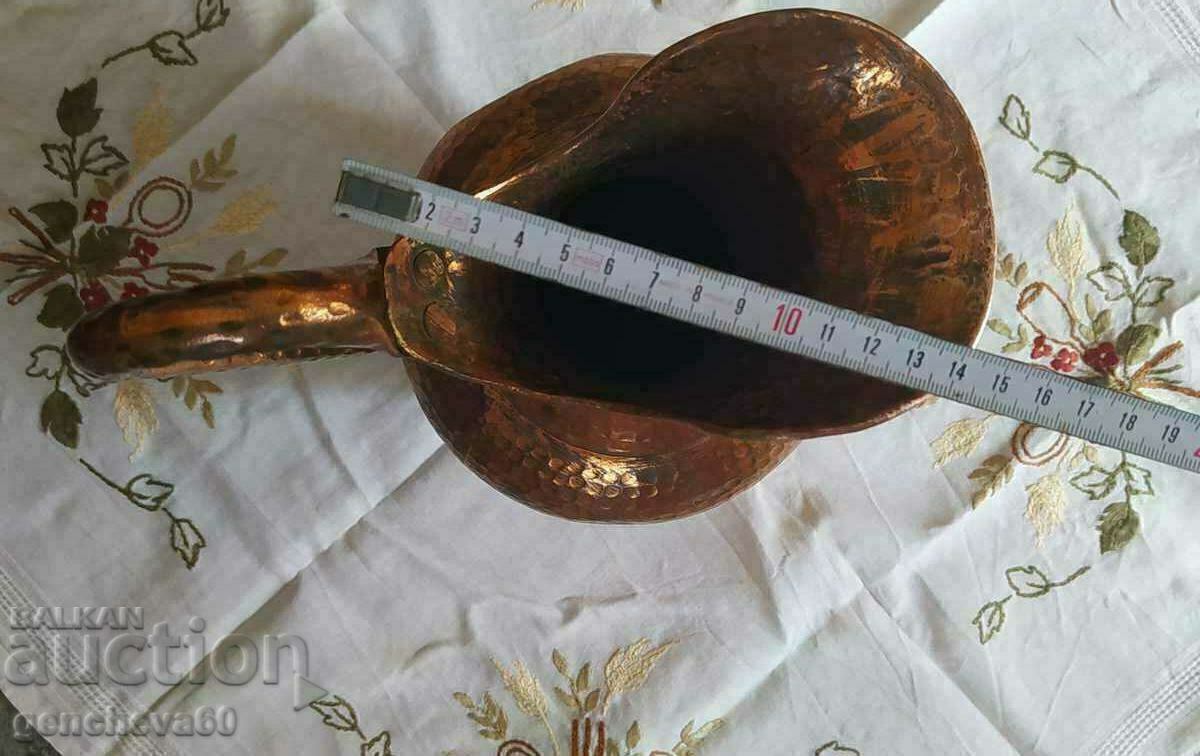 Delivery of Old Albanian hand-forged copper jug Delivery of Old Albanian hand-forged copper jug
