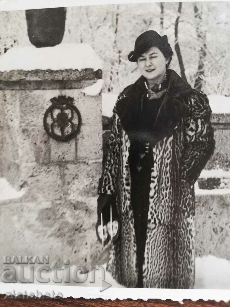 Old photo - Cheshma, Capital Municipality coat of arms with price 30.00 BGN | € 15.34 Old photo - Cheshma, Capital Municipality coat of arms with price 30.00 BGN | € 15.34