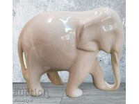 Elefant de porțelan
