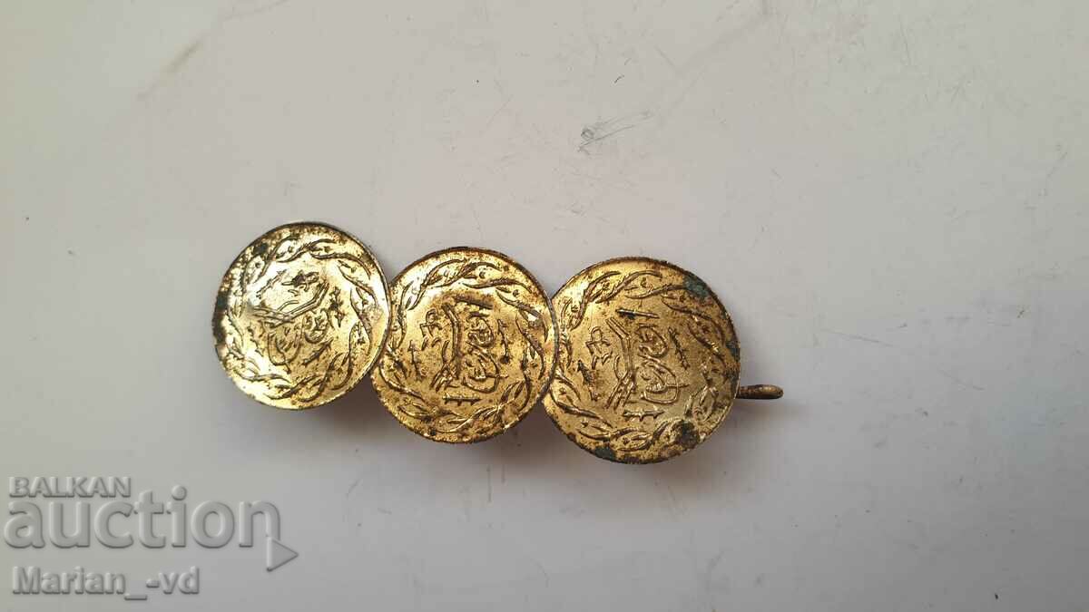 broșă veche de monede aurite