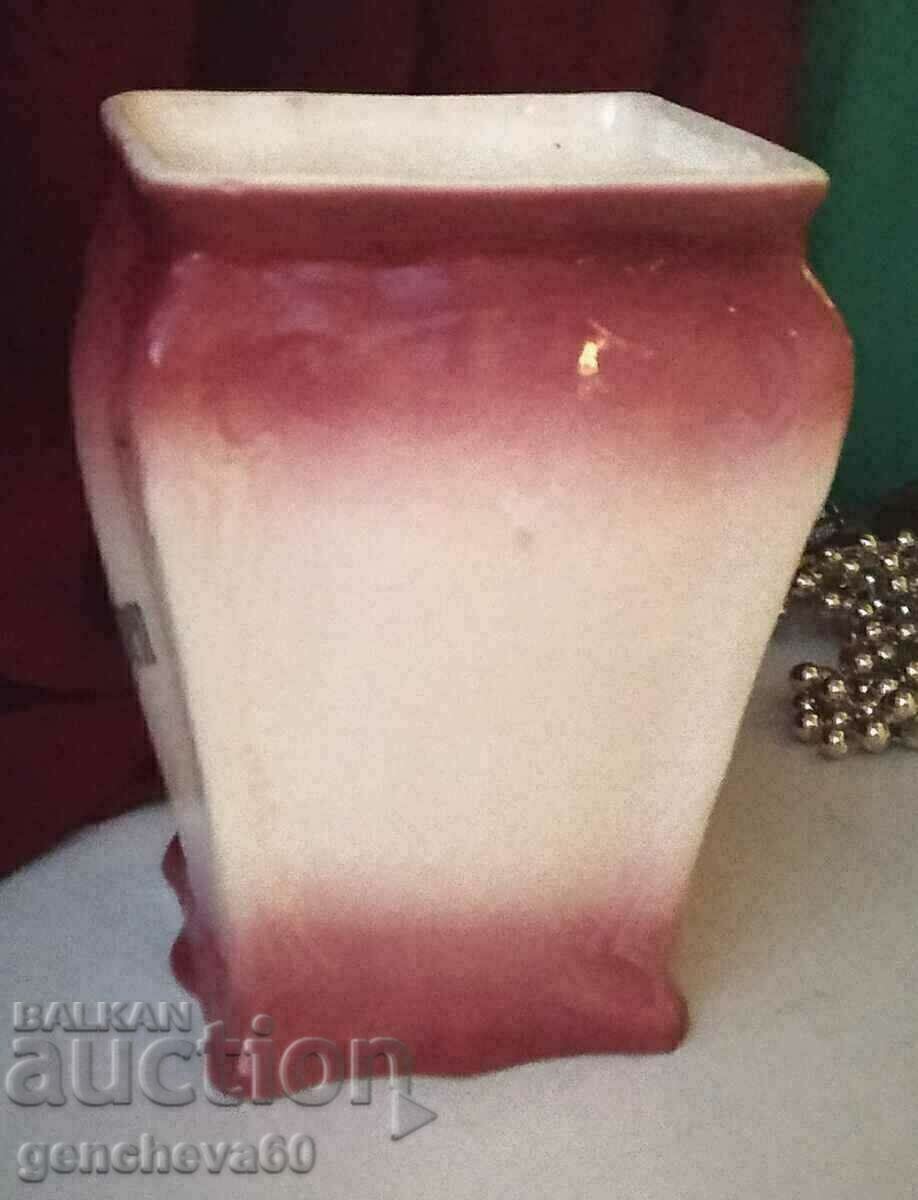 Retro planter made of white glazed ceramic with price 15.00 BGN | € 7.67 Retro planter made of white glazed ceramic with price 15.00 BGN | € 7.67