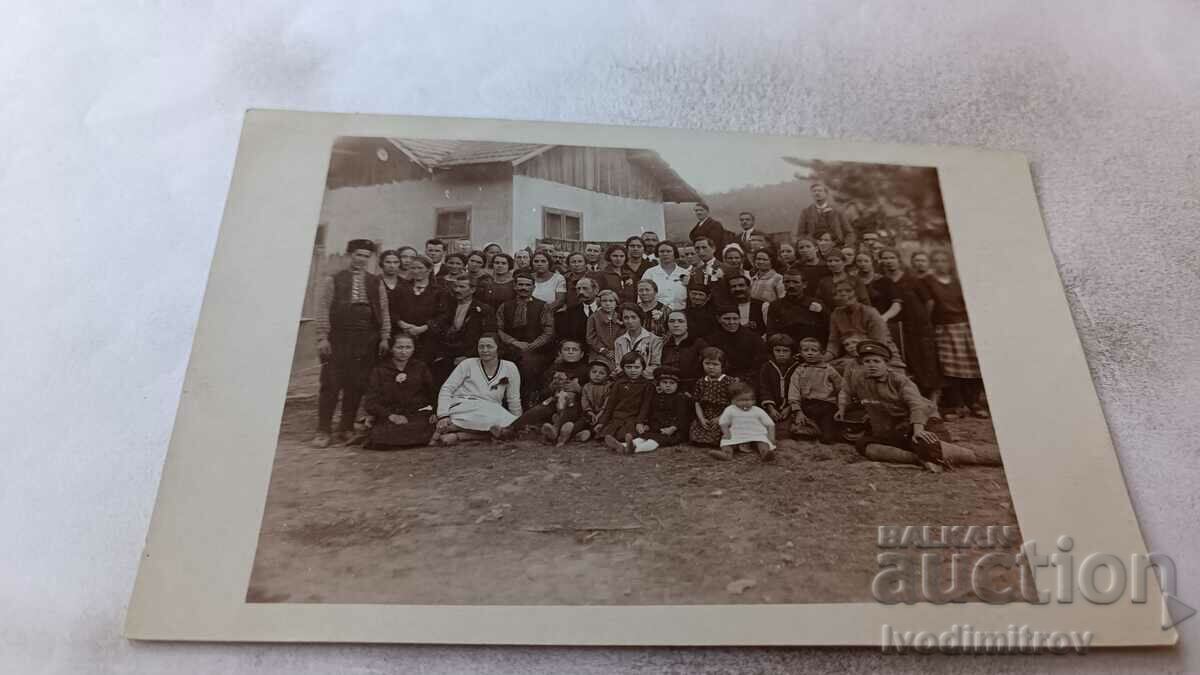 Fotografie Gabrovo Bărbați, femei și copii 1926