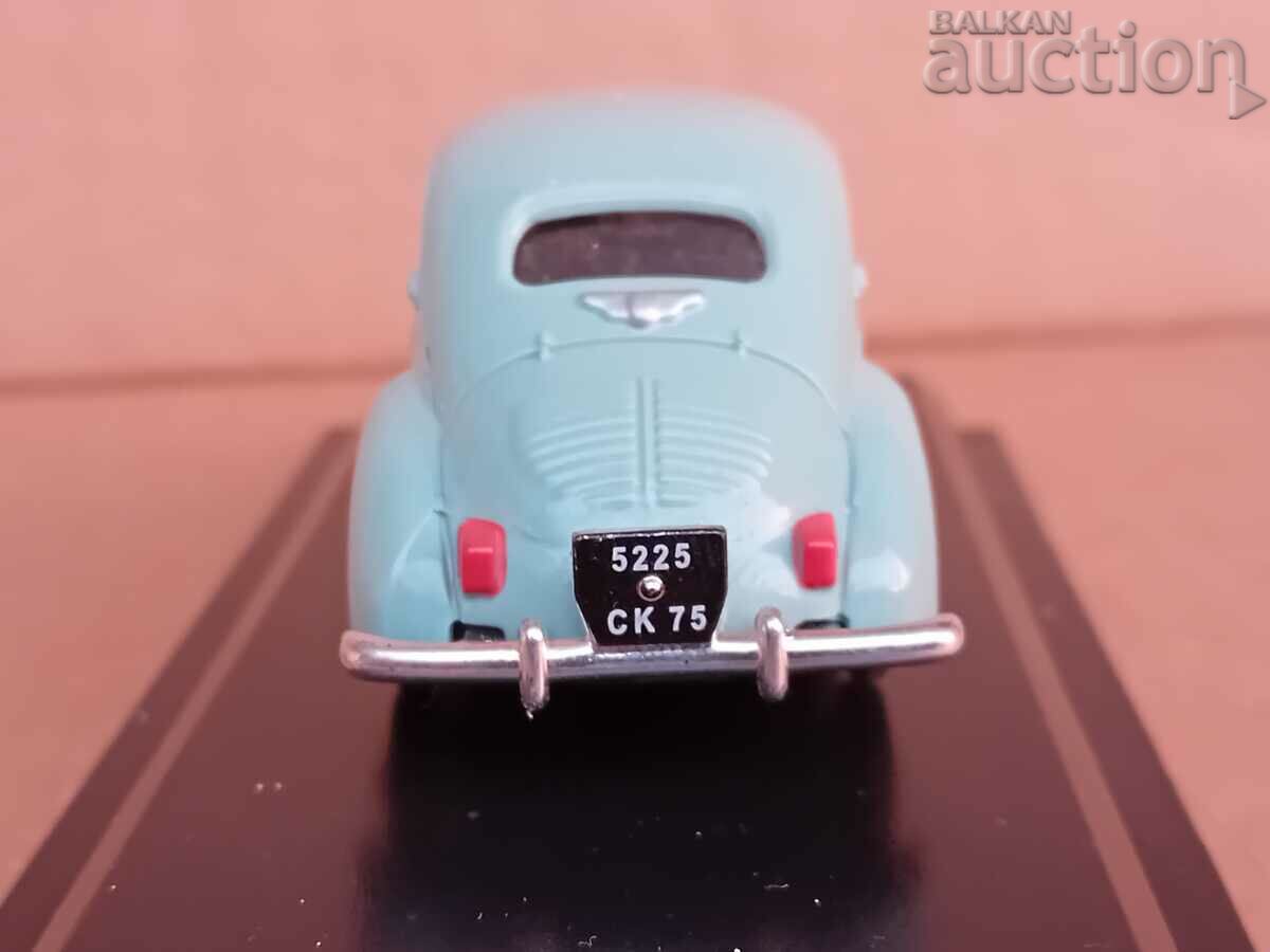 Renault 4CV retro vintage metal toy on stand - 5 Renault 4CV retro vintage metal toy on stand - 5