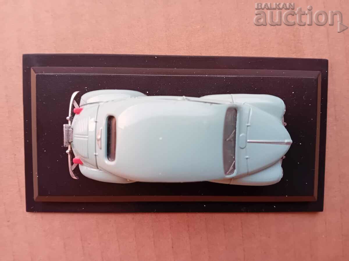 Renault 4CV retro vintage metal toy on stand - 7 Renault 4CV retro vintage metal toy on stand - 7