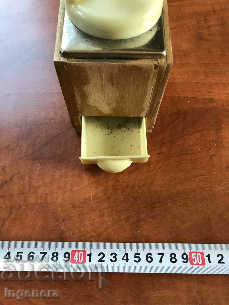 Auction GRINDER GRINDER FOR SPICES, COFFEE HERBS AND MORE Auction GRINDER GRINDER FOR SPICES, COFFEE HERBS AND MORE