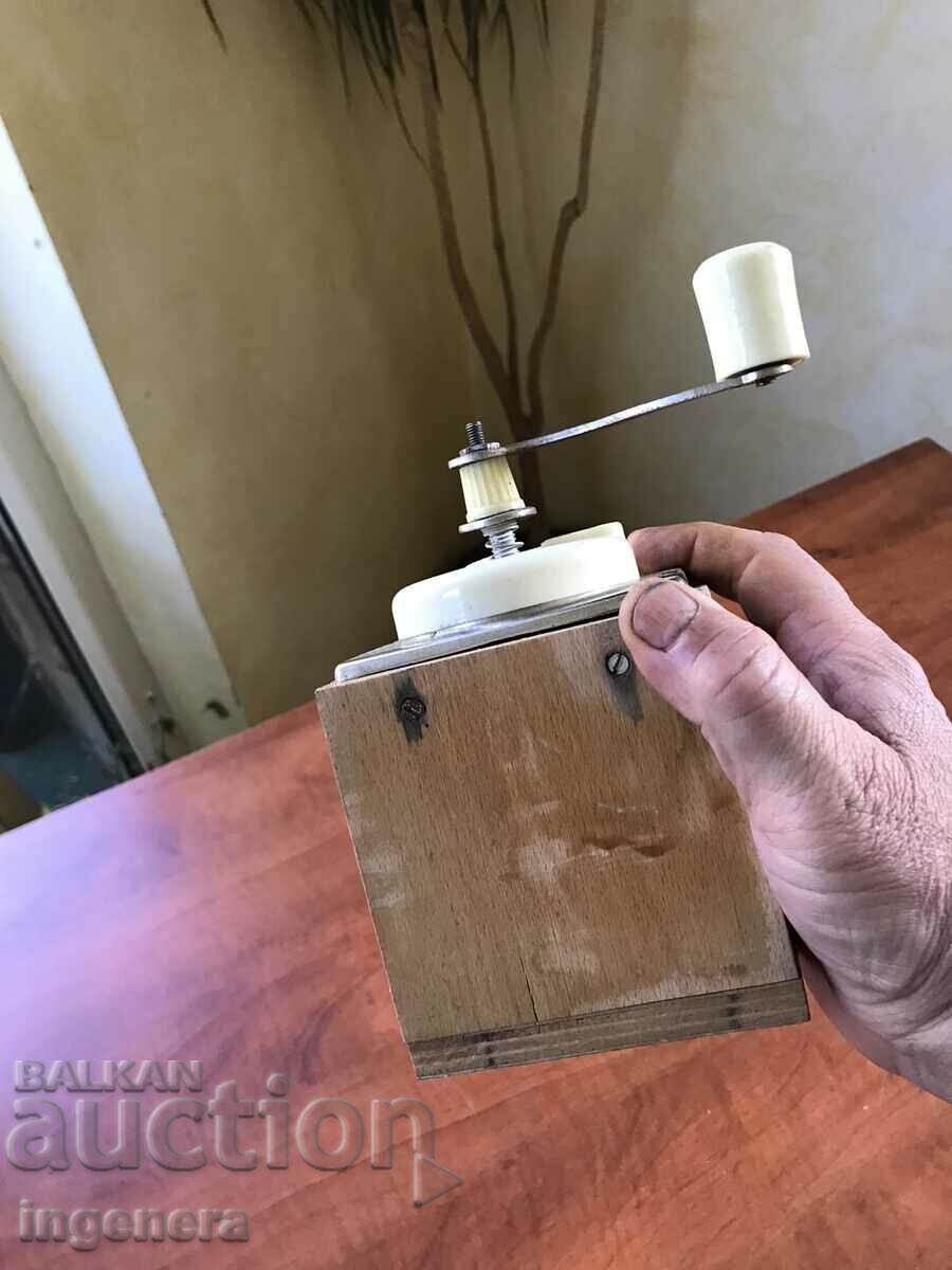 GRINDER GRINDER FOR SPICES, COFFEE HERBS AND MORE - 6 GRINDER GRINDER FOR SPICES, COFFEE HERBS AND MORE - 6