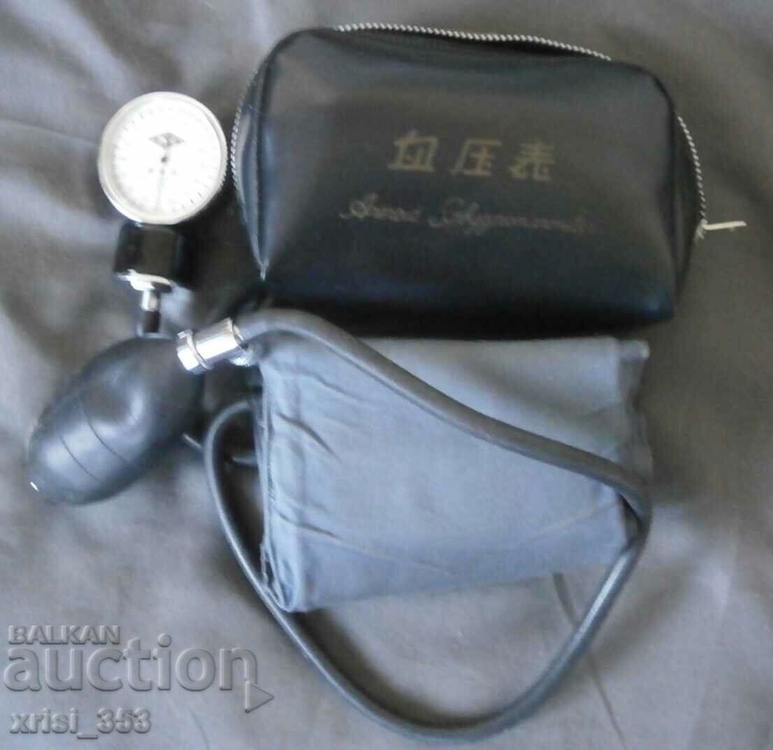 Blood pressure measuring device