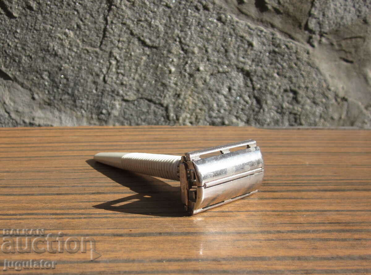 Auction  retro English razor vest gillette england