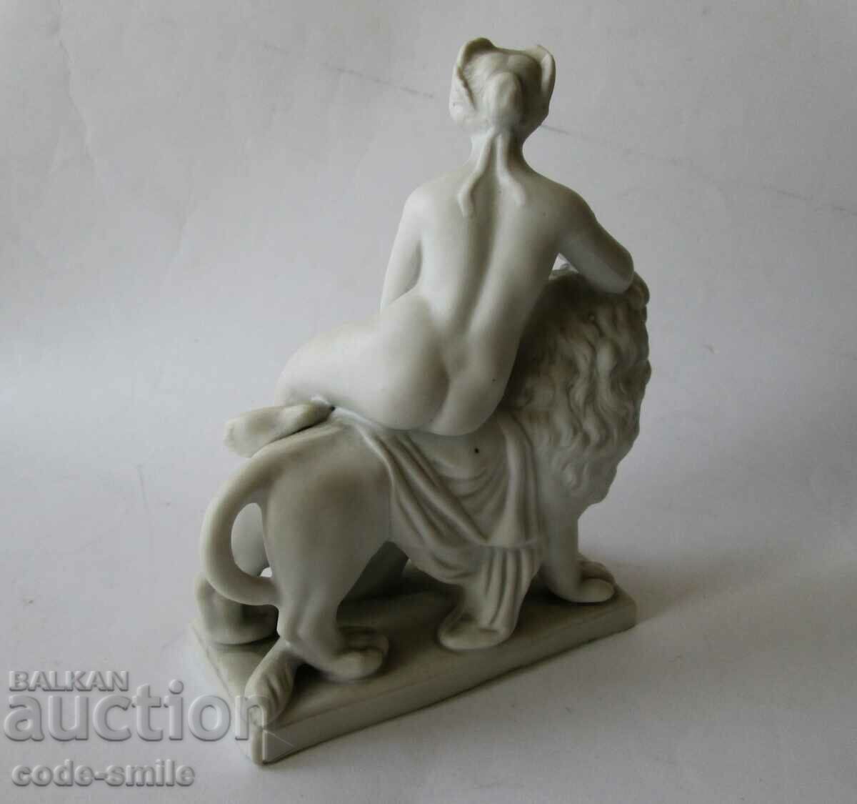 Δημοπρασία Υπέροχη σύνθεση πορσελάνης από παλιό ειδώλιο πορσελάνης Δημοπρασία Υπέροχη σύνθεση πορσελάνης από παλιό ειδώλιο πορσελάνης