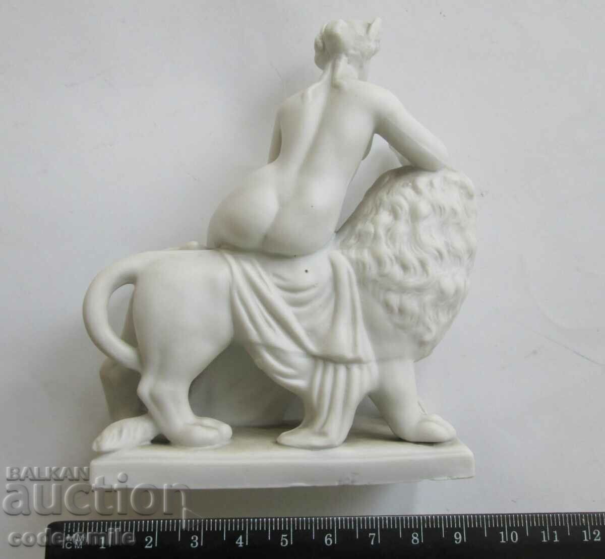 Παράδοση Υπέροχη σύνθεση πορσελάνης από παλιό ειδώλιο πορσελάνης Παράδοση Υπέροχη σύνθεση πορσελάνης από παλιό ειδώλιο πορσελάνης