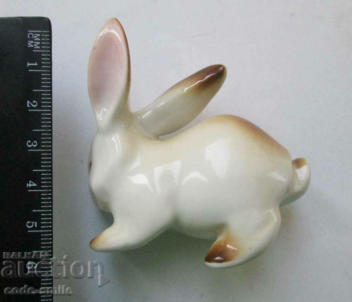 Delivery of Old small porcelain figurine rabbit figure porcelain Delivery of Old small porcelain figurine rabbit figure porcelain