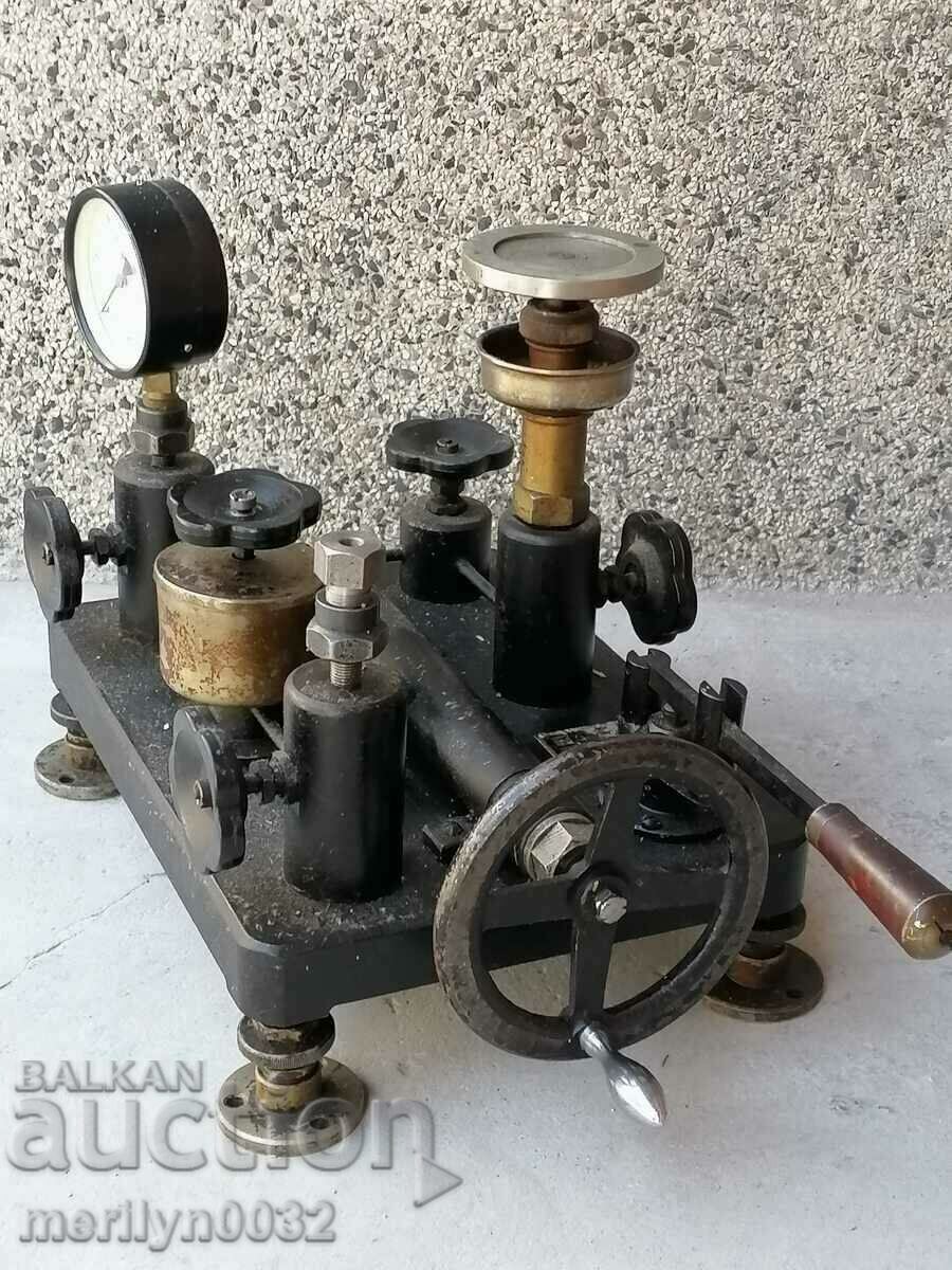 Stand for checking pressure gauges machine pressure gauge with price 239.90 BGN | € 122.66 Stand for checking pressure gauges machine pressure gauge with price 239.90 BGN | € 122.66