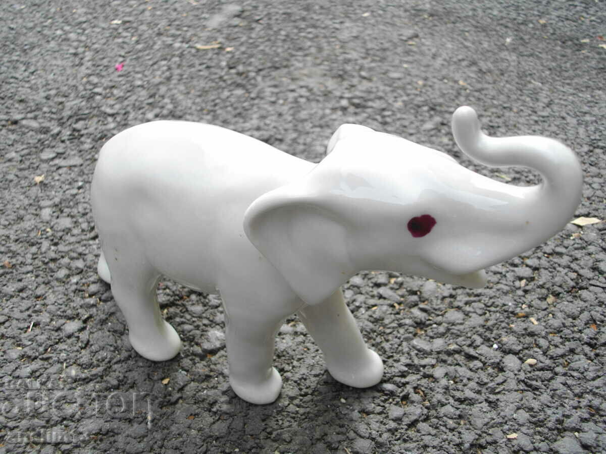 Auction OLD PORCELAIN ELEPHANT FIGURE Auction OLD PORCELAIN ELEPHANT FIGURE