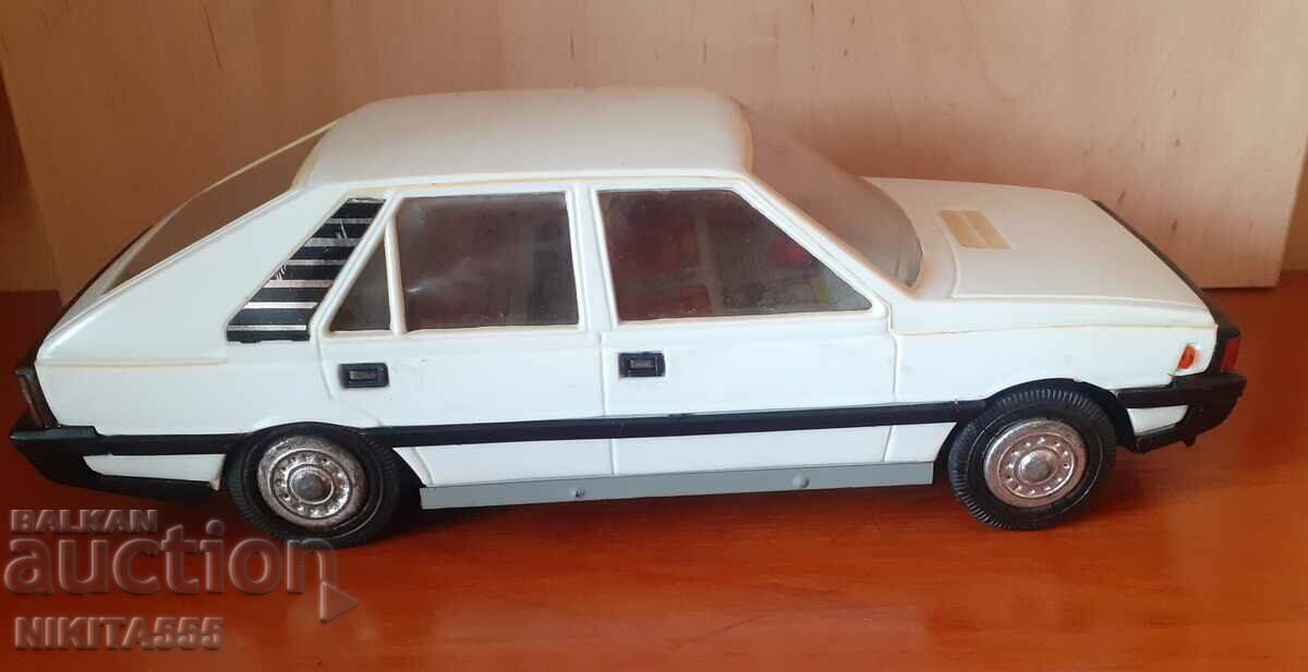 Auction  TOY CAR FIAT POLONEZ CZZ 4046