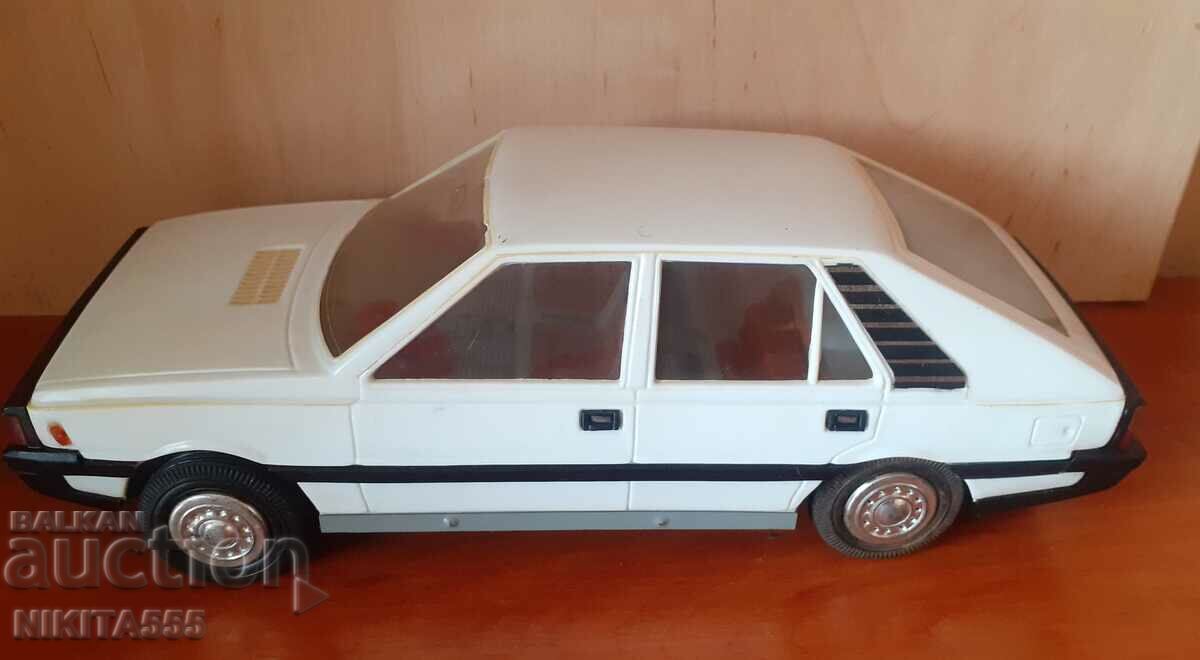 Delivery of TOY CAR FIAT POLONEZ CZZ 4046