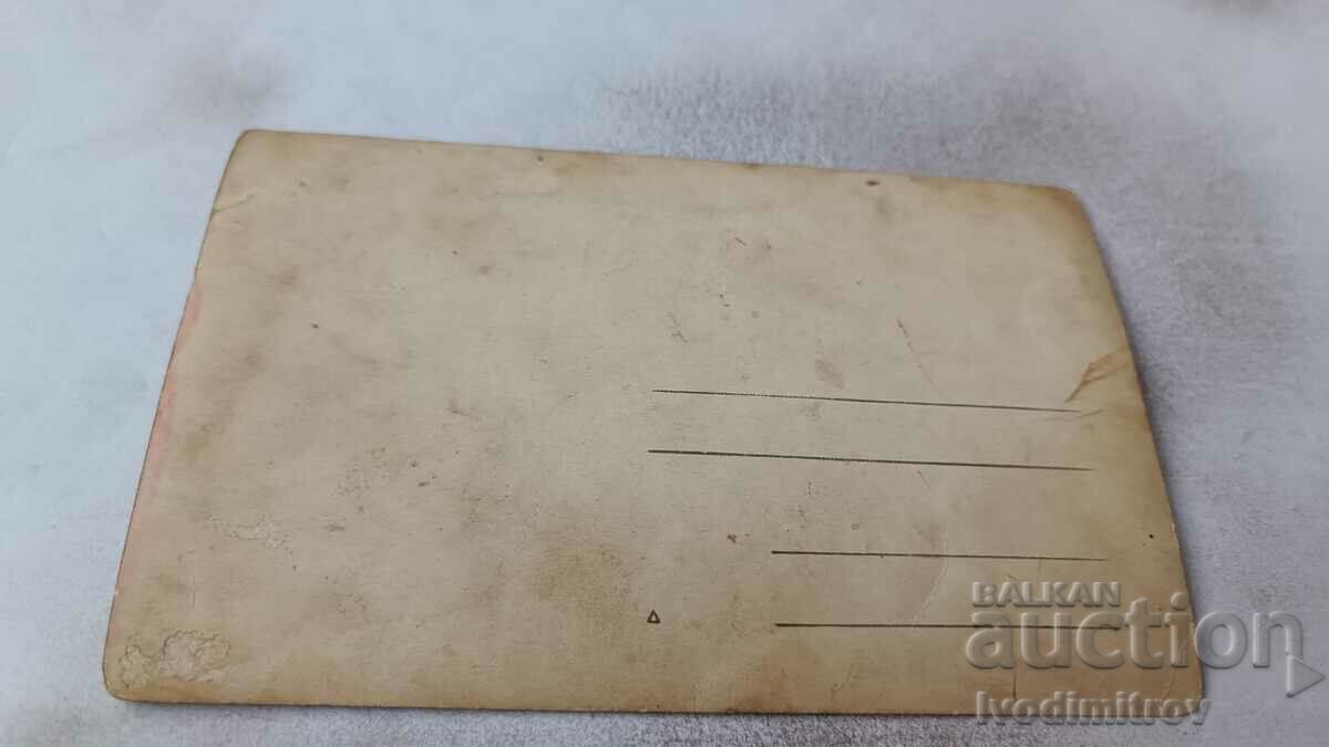 Φωτογραφία Τέσσερα παιδιά στην αυλή με τιμή 1.65 BGN | € 0.84 Φωτογραφία Τέσσερα παιδιά στην αυλή με τιμή 1.65 BGN | € 0.84