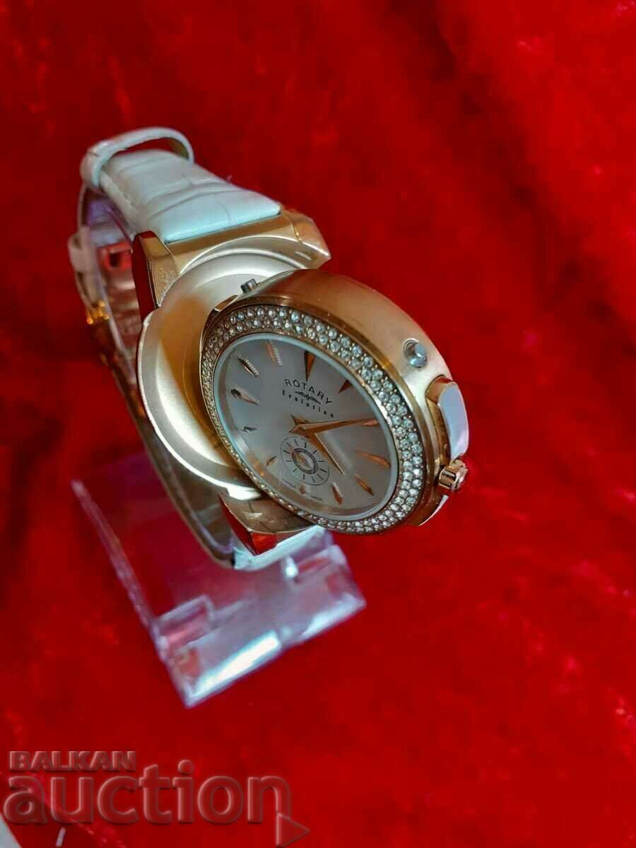 Часовник с 2 лица и Сваровски кристали - Лимитирана серия Часовник с 2 лица и Сваровски кристали - Лимитирана серия