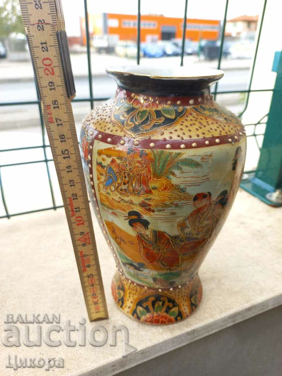 Auction JAPANESE SATSUMA PORCELAIN VASE Auction JAPANESE SATSUMA PORCELAIN VASE